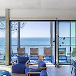 Avec Vue Sur Le Bassin Villa