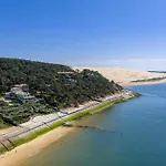 Villa Avec Vue Sur Le Bassin *