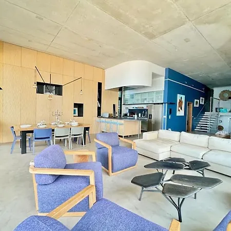 Avec Vue Sur Le Bassin