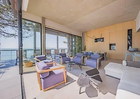 Villa Avec Vue Sur Le Bassin *